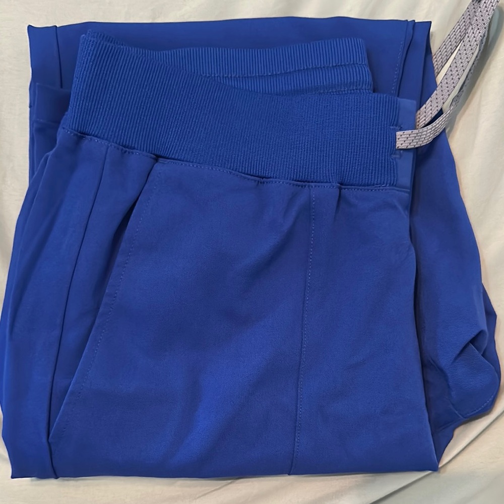 Fabletics Blue Performance Top - Picture 4 of 4